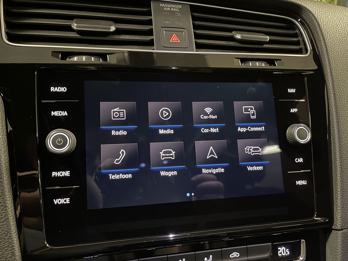 Volkswagen Golf 1.0 TSI Highline | Achteruitrijcamera | Adaptieve Cruise Control | Apple Carplay/Android Auto | Airconditioning | Parkeersensoren | DAB | Bluetooth |