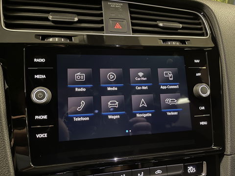 Volkswagen Golf 1.0 TSI Highline | Achteruitrijcamera | Adaptieve Cruise Control | Apple Carplay/Android Auto | Airconditioning | Parkeersensoren | DAB | Bluetooth |