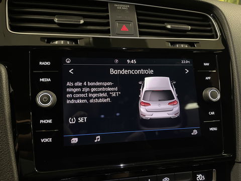 Volkswagen Golf 1.0 TSI Highline | Achteruitrijcamera | Adaptieve Cruise Control | Apple Carplay/Android Auto | Airconditioning | Parkeersensoren | DAB | Bluetooth |