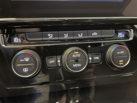 Volkswagen Golf 1.0 TSI Highline | Achteruitrijcamera | Adaptieve Cruise Control | Apple Carplay/Android Auto | Airconditioning | Parkeersensoren | DAB | Bluetooth |