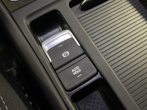 Volkswagen Golf 1.0 TSI Highline | Achteruitrijcamera | Adaptieve Cruise Control | Apple Carplay/Android Auto | Airconditioning | Parkeersensoren | DAB | Bluetooth |