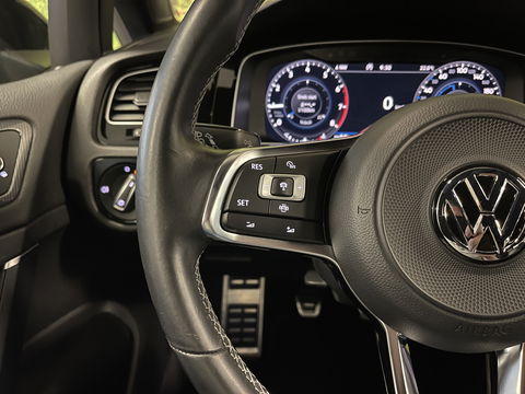 Volkswagen Golf 1.0 TSI Highline | Achteruitrijcamera | Adaptieve Cruise Control | Apple Carplay/Android Auto | Airconditioning | Parkeersensoren | DAB | Bluetooth |