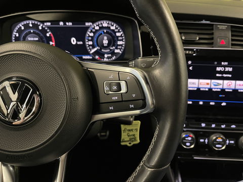 Volkswagen Golf 1.0 TSI Highline | Achteruitrijcamera | Adaptieve Cruise Control | Apple Carplay/Android Auto | Airconditioning | Parkeersensoren | DAB | Bluetooth |