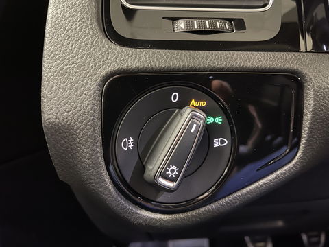 Volkswagen Golf 1.0 TSI Highline | Achteruitrijcamera | Adaptieve Cruise Control | Apple Carplay/Android Auto | Airconditioning | Parkeersensoren | DAB | Bluetooth |