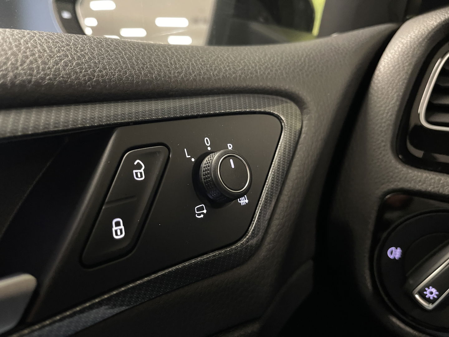 Volkswagen Golf 1.0 TSI Highline | Achteruitrijcamera | Adaptieve Cruise Control | Apple Carplay/Android Auto | Airconditioning | Parkeersensoren | DAB | Bluetooth |