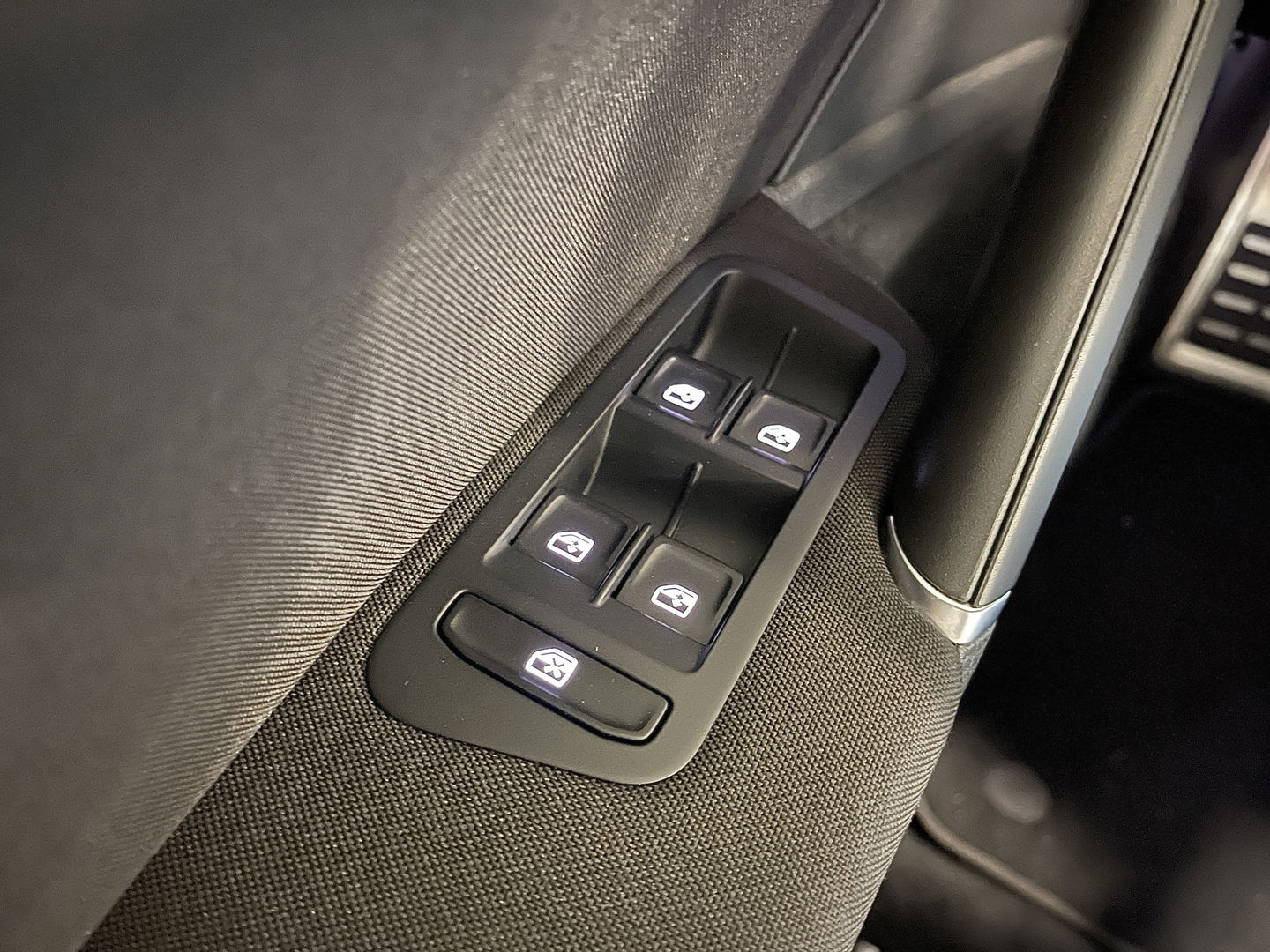 Volkswagen Golf 1.0 TSI Highline | Achteruitrijcamera | Adaptieve Cruise Control | Apple Carplay/Android Auto | Airconditioning | Parkeersensoren | DAB | Bluetooth |