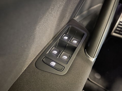 Volkswagen Golf 1.0 TSI Highline | Achteruitrijcamera | Adaptieve Cruise Control | Apple Carplay/Android Auto | Airconditioning | Parkeersensoren | DAB | Bluetooth |