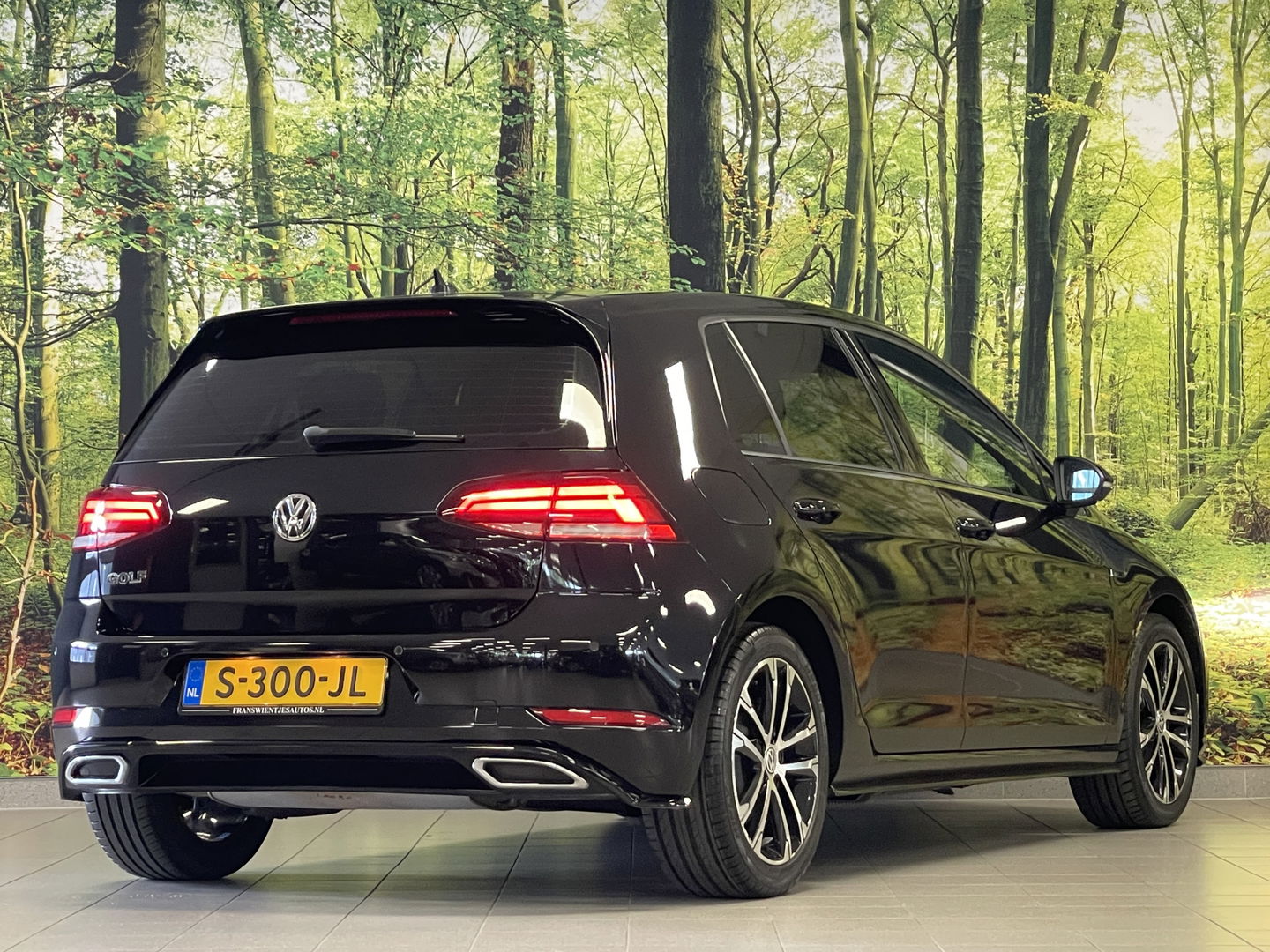 Volkswagen Golf 1.0 TSI Highline | Achteruitrijcamera | Adaptieve Cruise Control | Apple Carplay/Android Auto | Airconditioning | Parkeersensoren | DAB | Bluetooth |