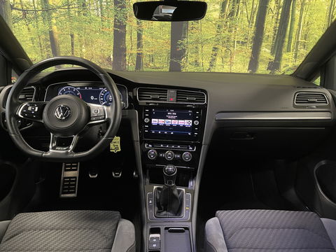 Volkswagen Golf 1.0 TSI Highline | Achteruitrijcamera | Adaptieve Cruise Control | Apple Carplay/Android Auto | Airconditioning | Parkeersensoren | DAB | Bluetooth |