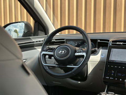 Hyundai Tucson 1.6 T-GDI PHEV Premium 4WD | Adaptive Cruise Control | Stoelverwarming/Verkoeling | KRELL | Stuurverwarming | Apple Carplay | Android Auto | 360 Camera | Elektrische Stoel + Memory | 19" Lichtmetaal