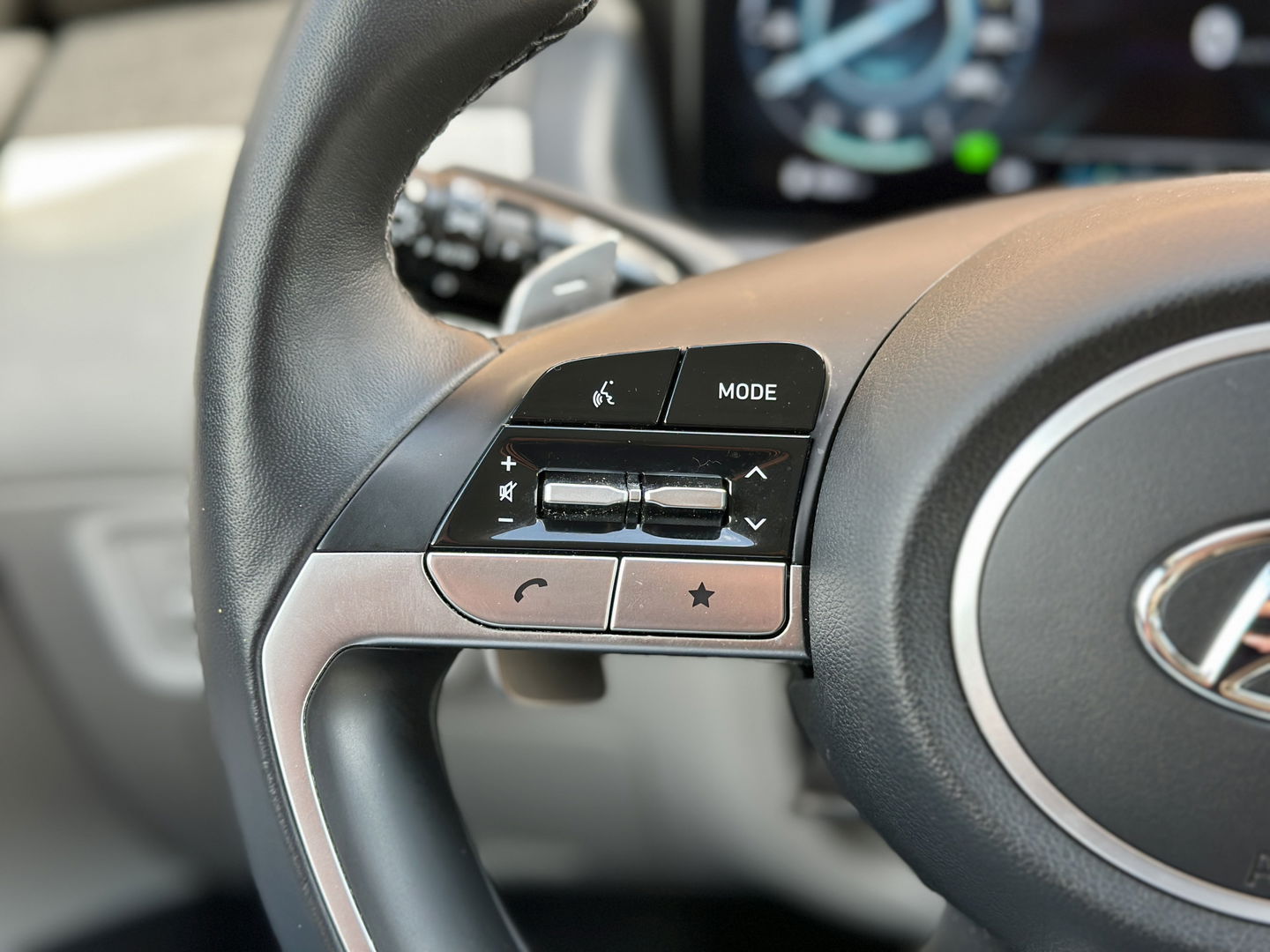 Hyundai Tucson 1.6 T-GDI PHEV Premium 4WD | Adaptive Cruise Control | Stoelverwarming/Verkoeling | KRELL | Stuurverwarming | Apple Carplay | Android Auto | 360 Camera | Elektrische Stoel + Memory | 19" Lichtmetaal