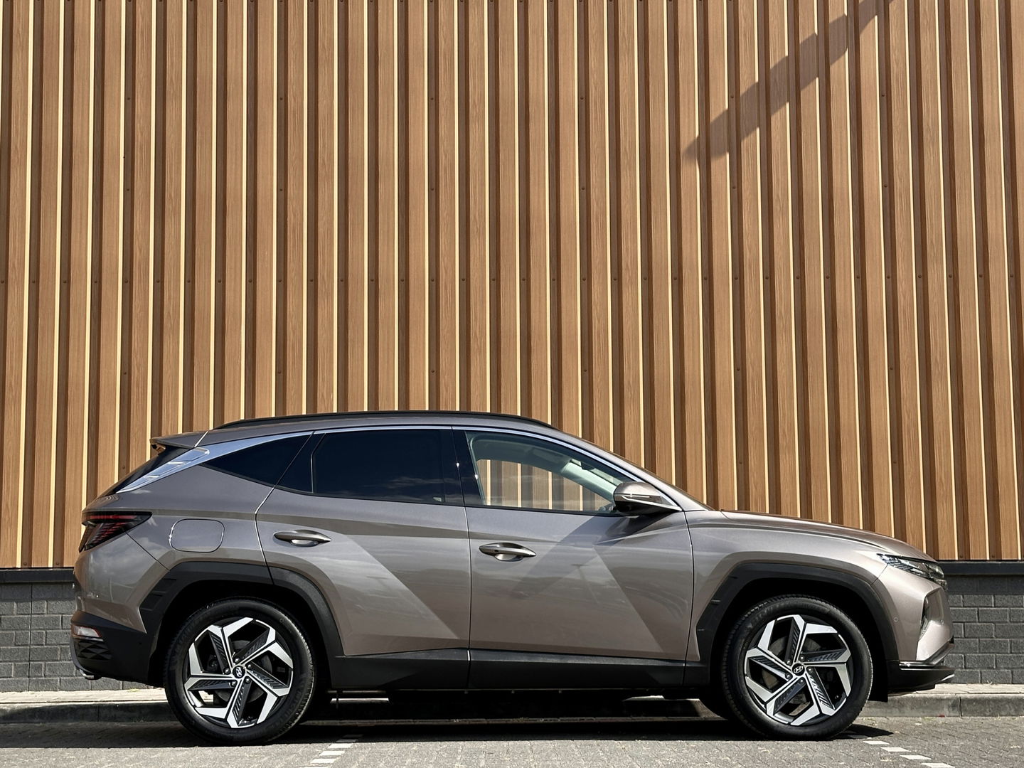 Hyundai Tucson 1.6 T-GDI PHEV Premium 4WD | Adaptive Cruise Control | Stoelverwarming/Verkoeling | KRELL | Stuurverwarming | Apple Carplay | Android Auto | 360 Camera | Elektrische Stoel + Memory | 19" Lichtmetaal