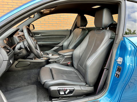 BMW M2 DCT Coupé | 370 PK! | Harman/Kardon | DAB | Leder | Carbon | Camera | 19" Lichtmetaal | Lane Assist | LED | Memory Seat | Navigatie | Cruise Control |