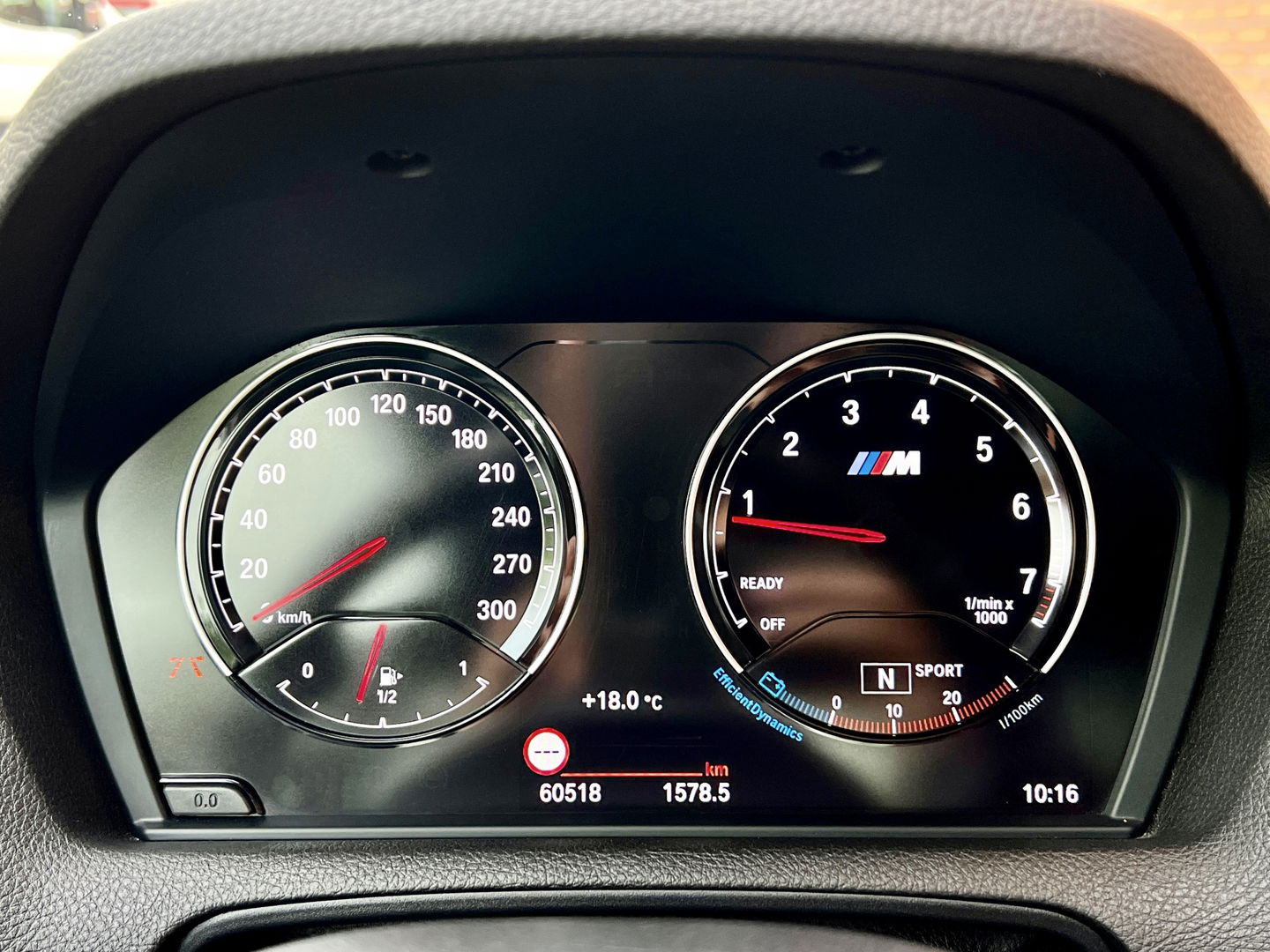 BMW M2 DCT Coupé | 370 PK! | Harman/Kardon | DAB | Leder | Carbon | Camera | 19" Lichtmetaal | Lane Assist | LED | Memory Seat | Navigatie | Cruise Control |
