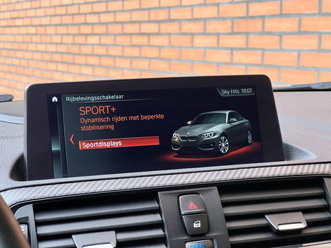 BMW M2 DCT Coupé | 370 PK! | Harman/Kardon | DAB | Leder | Carbon | Camera | 19" Lichtmetaal | Lane Assist | LED | Memory Seat | Navigatie | Cruise Control |