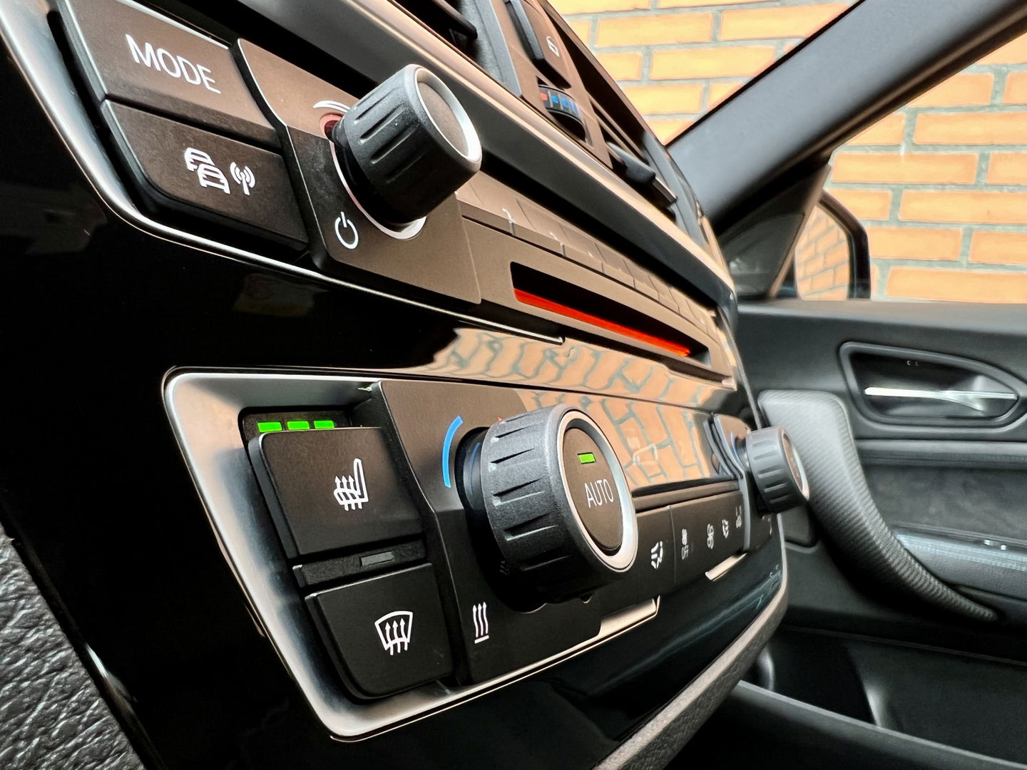 BMW M2 DCT Coupé | 370 PK! | Harman/Kardon | DAB | Leder | Carbon | Camera | 19" Lichtmetaal | Lane Assist | LED | Memory Seat | Navigatie | Cruise Control |