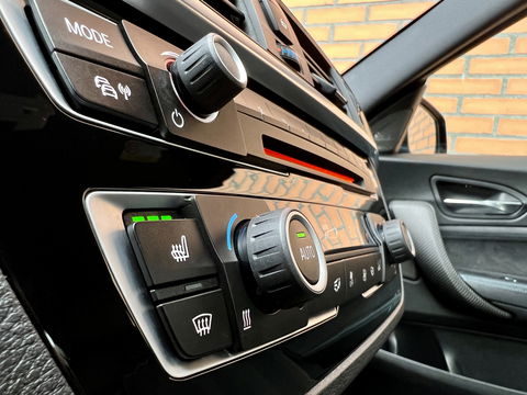 BMW M2 DCT Coupé | 370 PK! | Harman/Kardon | DAB | Leder | Carbon | Camera | 19" Lichtmetaal | Lane Assist | LED | Memory Seat | Navigatie | Cruise Control |