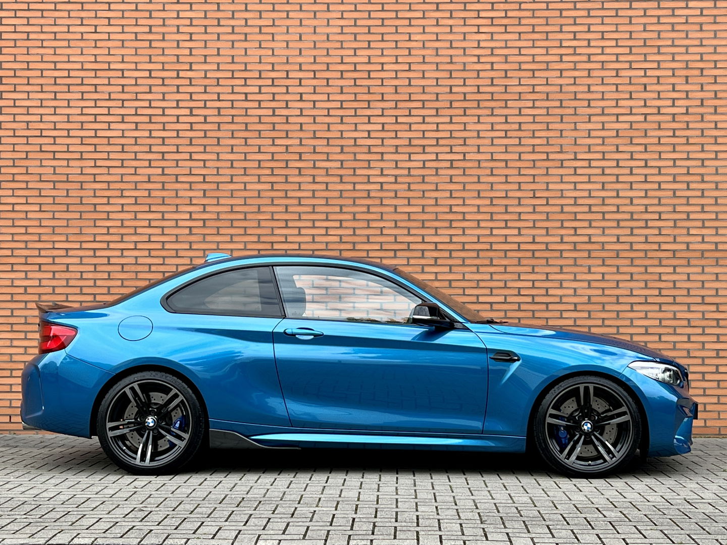 BMW M2 DCT Coupé | 370 PK! | Harman/Kardon | DAB | Leder | Carbon | Camera | 19" Lichtmetaal | Lane Assist | LED | Memory Seat | Navigatie | Cruise Control |