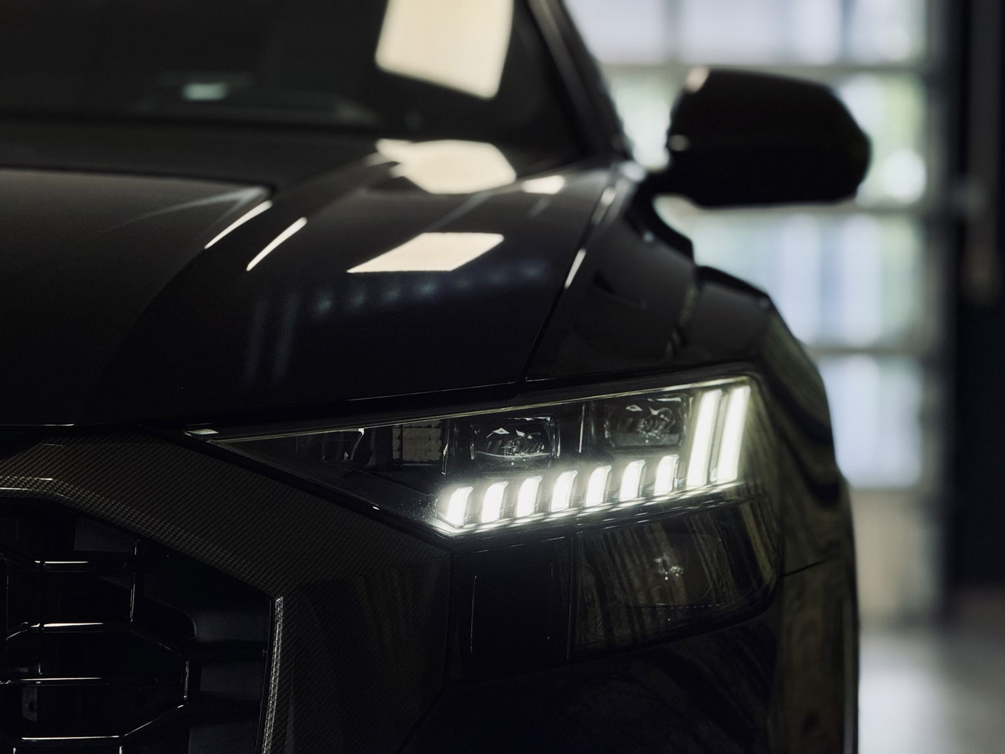 Audi RS Q8 4.0 TFSI RS Q8 quattro | Carbon Optiek Pakket | Dynamic Plus | Keramisch | 23'' lichtmetaal | Panoramadak | Massage | 600 Pk! | Head-up display | Trekhaak | Bang & Olufson |