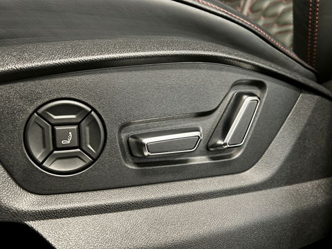 Audi RS Q8 4.0 TFSI RS Q8 quattro | Carbon Optiek Pakket | Dynamic Plus | Keramisch | 23'' lichtmetaal | Panoramadak | Massage | 600 Pk! | Head-up display | Trekhaak | Bang & Olufson |
