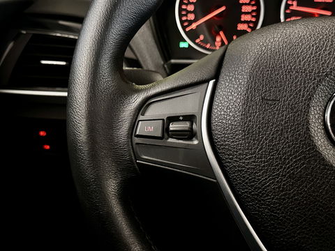 BMW 1-serie 118i High Executive | Stoelverwarming | Parkeersensoren Achter | Stop/Start systeem | Bluetooth |