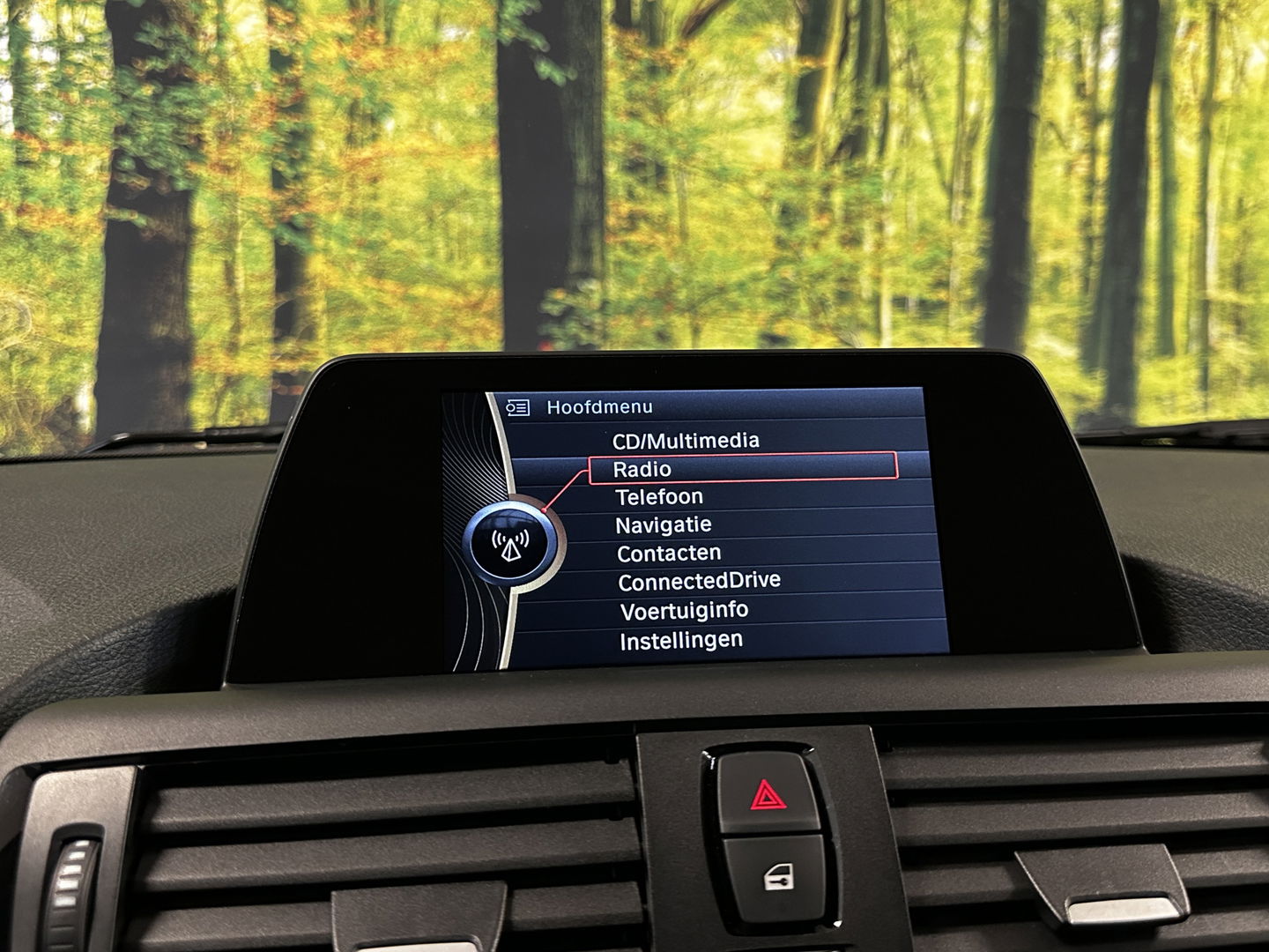 BMW 1-serie 118i High Executive | Stoelverwarming | Parkeersensoren Achter | Stop/Start systeem | Bluetooth |
