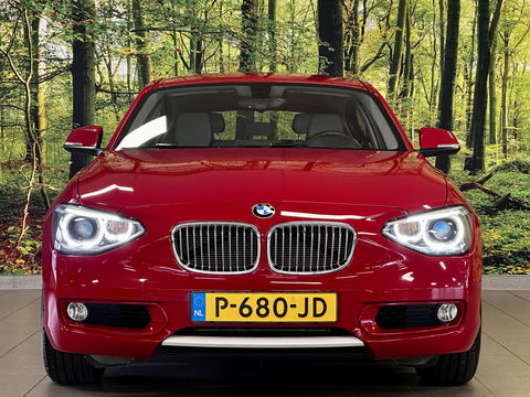 BMW 1-serie 118i High Executive | Stoelverwarming | Parkeersensoren Achter | Stop/Start systeem | Bluetooth |
