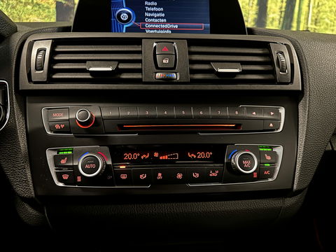 BMW 1-serie 118i High Executive | Stoelverwarming | Parkeersensoren Achter | Stop/Start systeem | Bluetooth |