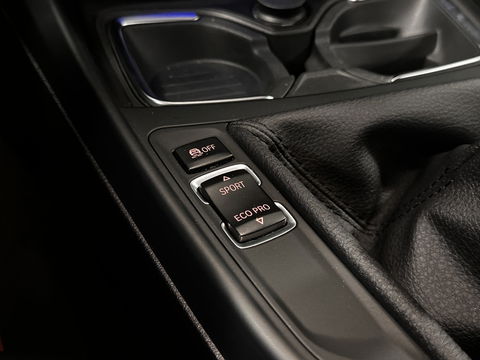 BMW 1-serie 118i High Executive | Stoelverwarming | Parkeersensoren Achter | Stop/Start systeem | Bluetooth |