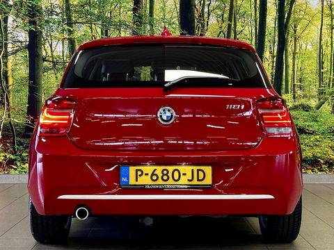 BMW 1-serie 118i High Executive | Stoelverwarming | Parkeersensoren Achter | Stop/Start systeem | Bluetooth |
