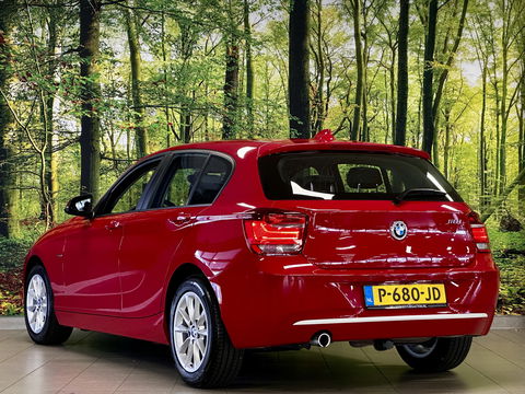 BMW 1-serie 118i High Executive | Stoelverwarming | Parkeersensoren Achter | Stop/Start systeem | Bluetooth |