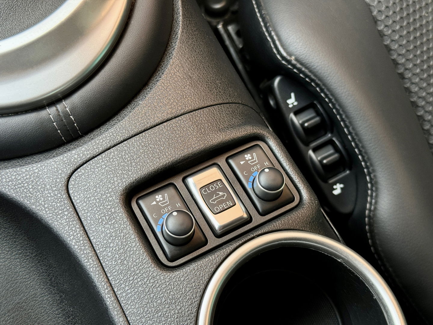Nissan 370Z Roadster 3.7 V6 Pack | 328 PK! | Achteruitrijcamera | Stoelventilatie | Bose | Keyless Entry | Bluetooth |