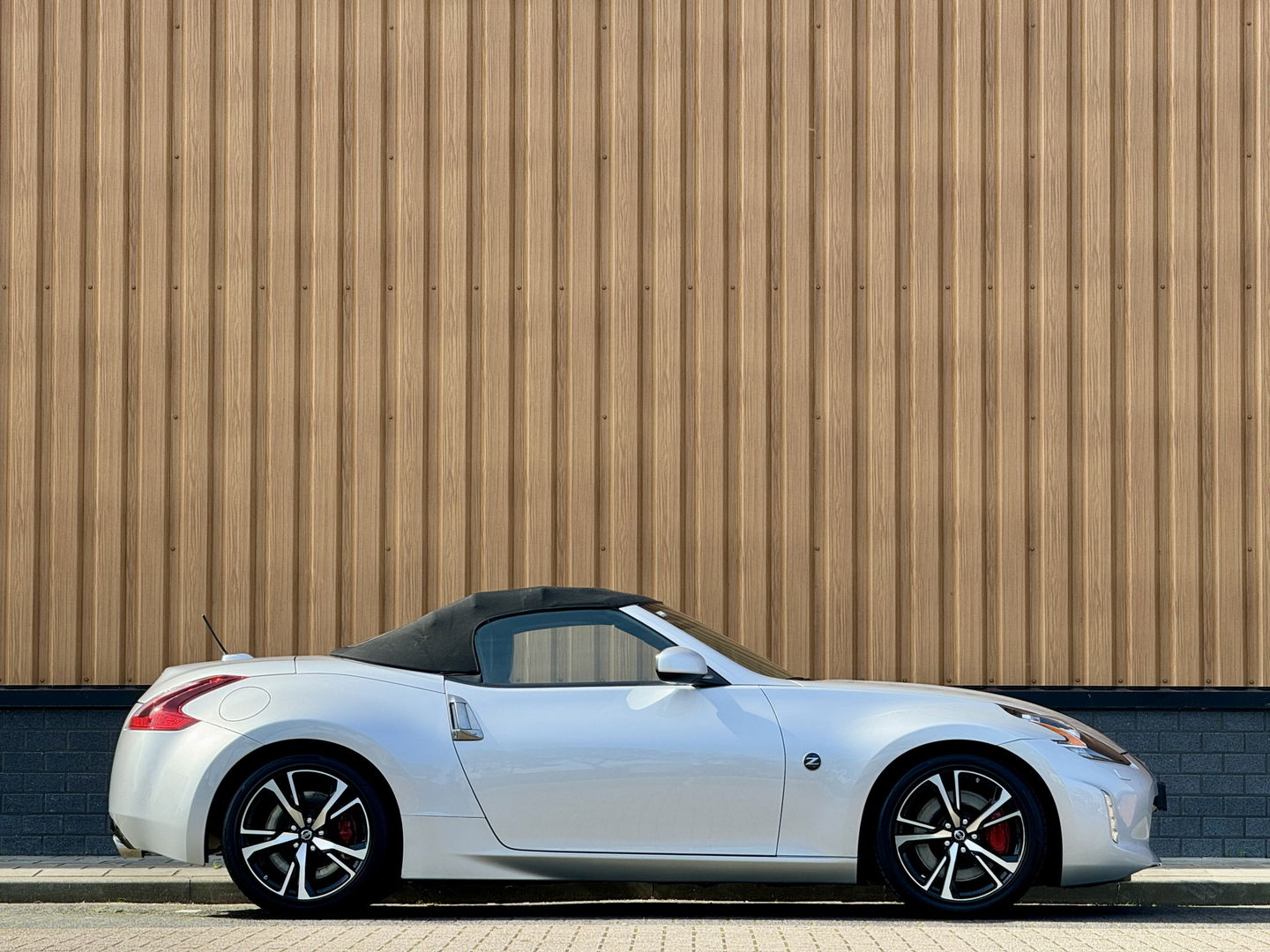 Nissan 370Z Roadster 3.7 V6 Pack | 328 PK! | Achteruitrijcamera | Stoelventilatie | Bose | Keyless Entry | Bluetooth |