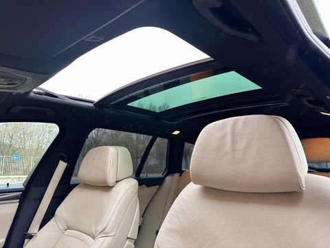 BMW 5 Serie Touring 520i Executive | Panoramadak | Parkeersensoren | Elektrische Stoelen + Geheugenfunctie | Cruise Control | Keyless | Stoelverwarming