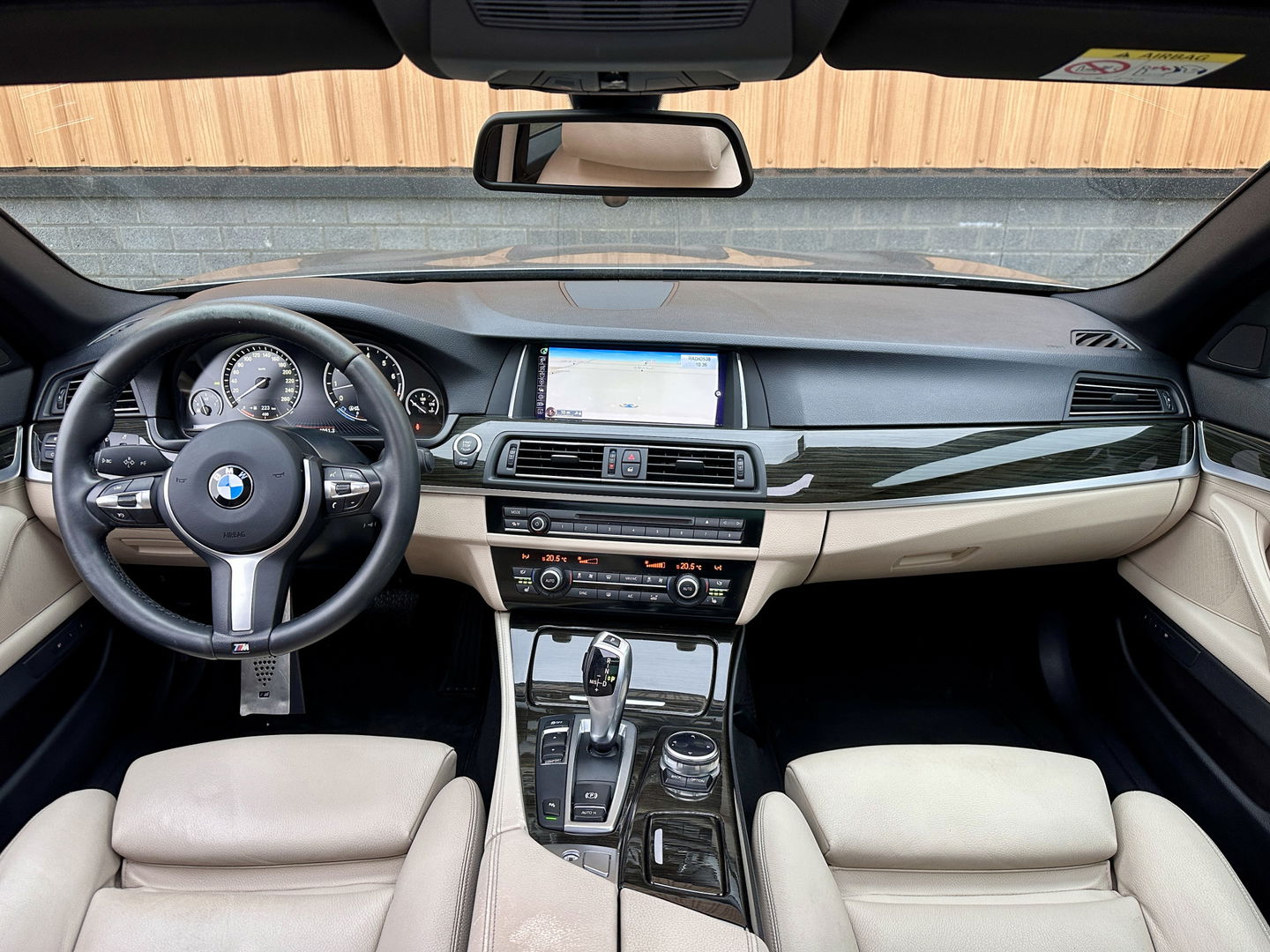 BMW 5 Serie Touring 520i Executive | Panoramadak | Parkeersensoren | Elektrische Stoelen + Geheugenfunctie | Cruise Control | Keyless | Stoelverwarming