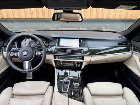 BMW 5 Serie Touring 520i Executive | Panoramadak | Parkeersensoren | Elektrische Stoelen + Geheugenfunctie | Cruise Control | Keyless | Stoelverwarming