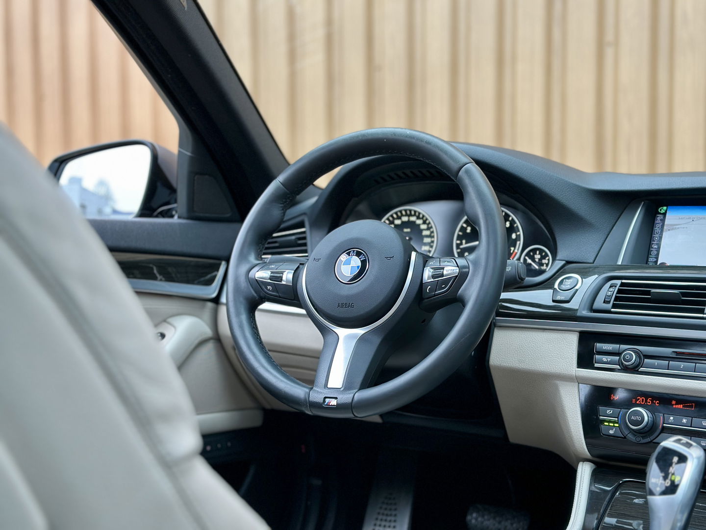 BMW 5 Serie Touring 520i Executive | Panoramadak | Parkeersensoren | Elektrische Stoelen + Geheugenfunctie | Cruise Control | Keyless | Stoelverwarming