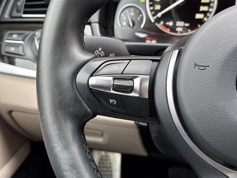 BMW 5 Serie Touring 520i Executive | Panoramadak | Parkeersensoren | Elektrische Stoelen + Geheugenfunctie | Cruise Control | Keyless | Stoelverwarming