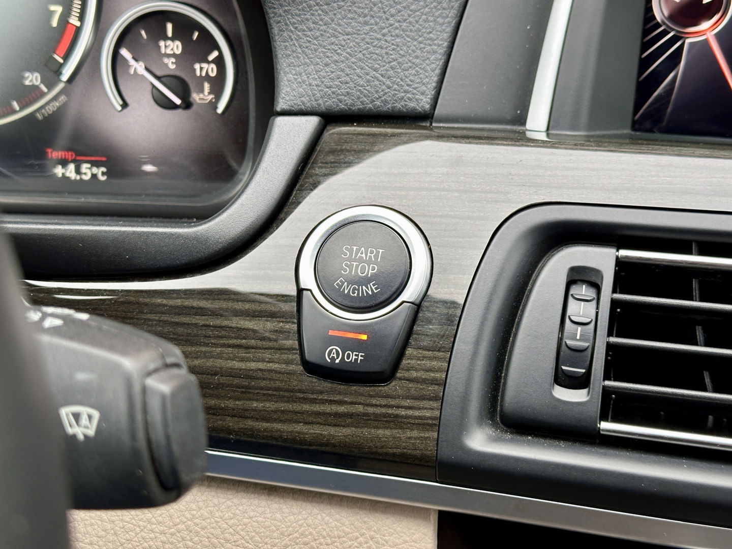 BMW 5 Serie Touring 520i Executive | Panoramadak | Parkeersensoren | Elektrische Stoelen + Geheugenfunctie | Cruise Control | Keyless | Stoelverwarming