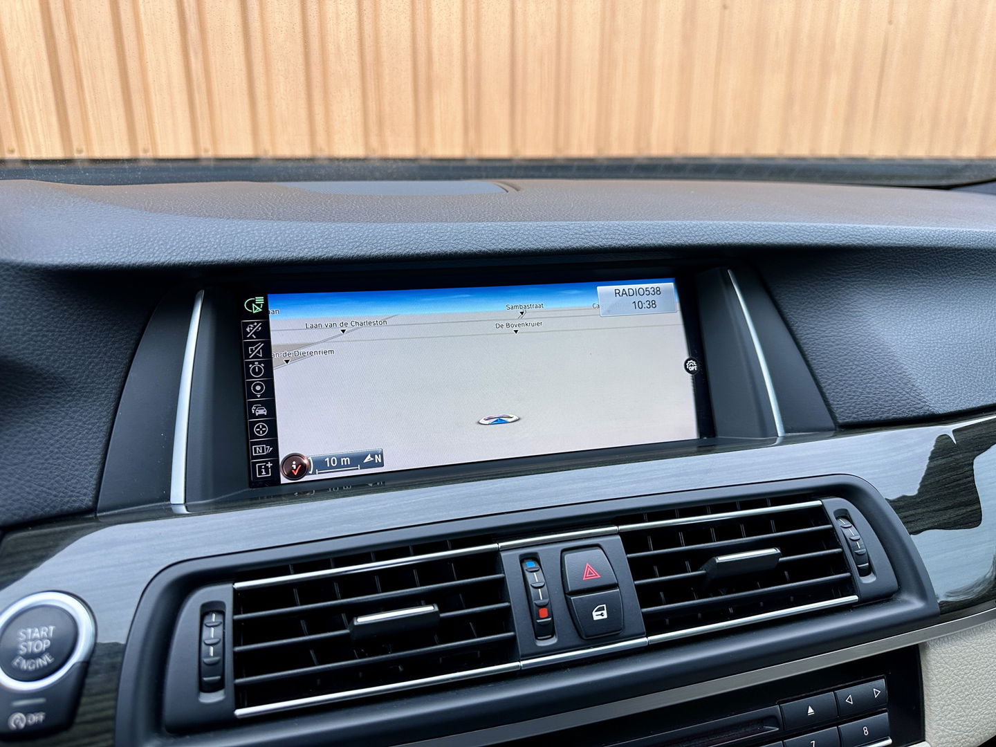 BMW 5 Serie Touring 520i Executive | Panoramadak | Parkeersensoren | Elektrische Stoelen + Geheugenfunctie | Cruise Control | Keyless | Stoelverwarming