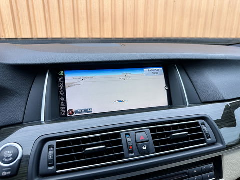 BMW 5 Serie Touring 520i Executive | Panoramadak | Parkeersensoren | Elektrische Stoelen + Geheugenfunctie | Cruise Control | Keyless | Stoelverwarming