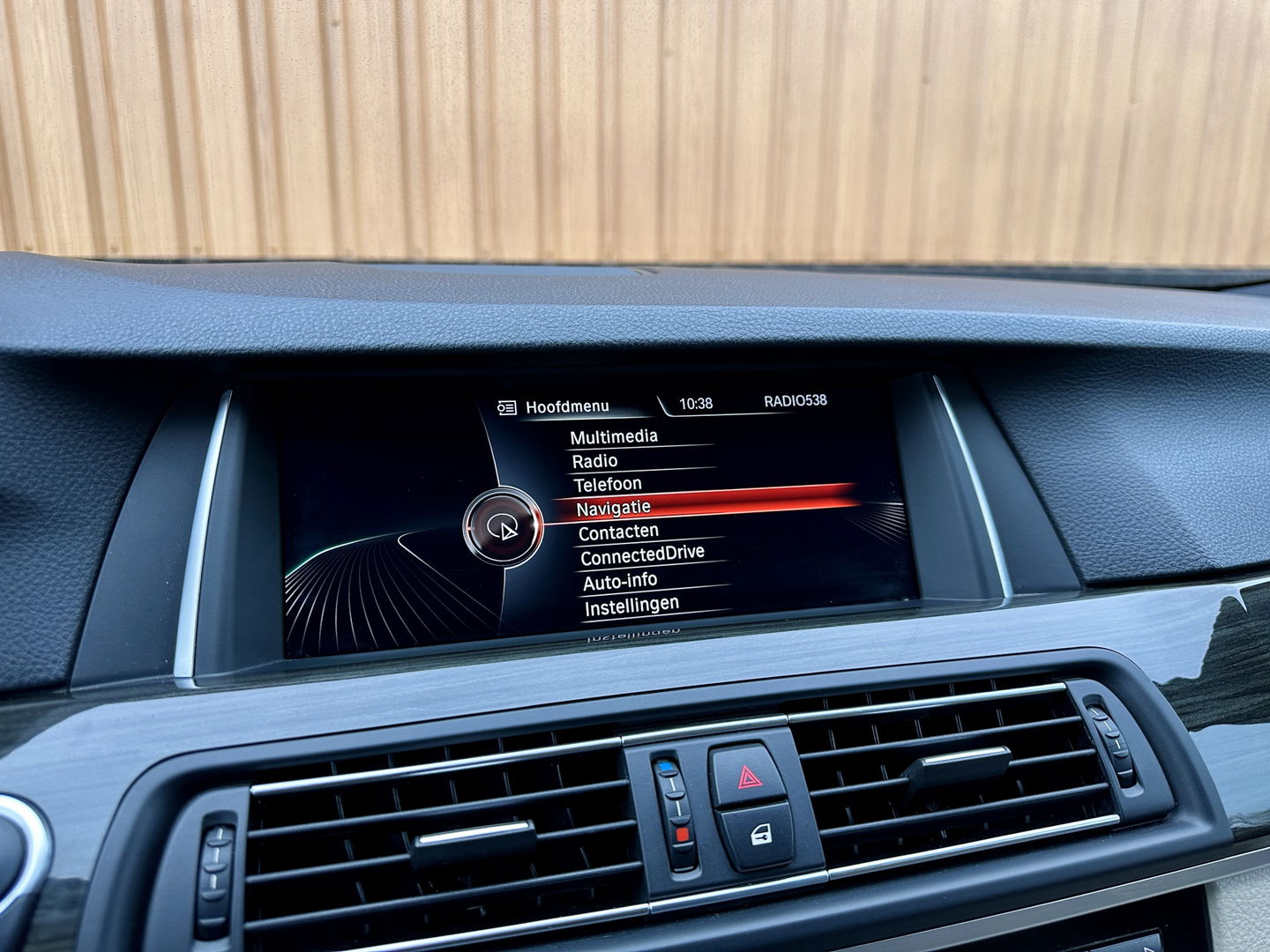 BMW 5 Serie Touring 520i Executive | Panoramadak | Parkeersensoren | Elektrische Stoelen + Geheugenfunctie | Cruise Control | Keyless | Stoelverwarming