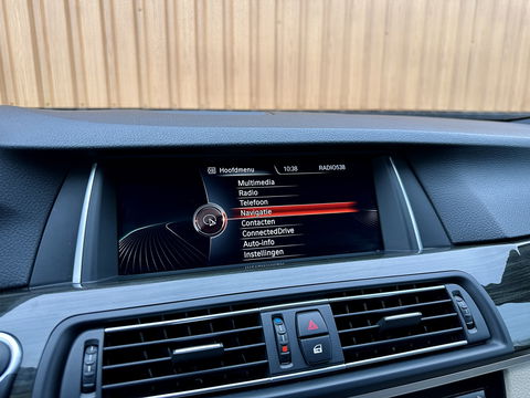 BMW 5 Serie Touring 520i Executive | Panoramadak | Parkeersensoren | Elektrische Stoelen + Geheugenfunctie | Cruise Control | Keyless | Stoelverwarming