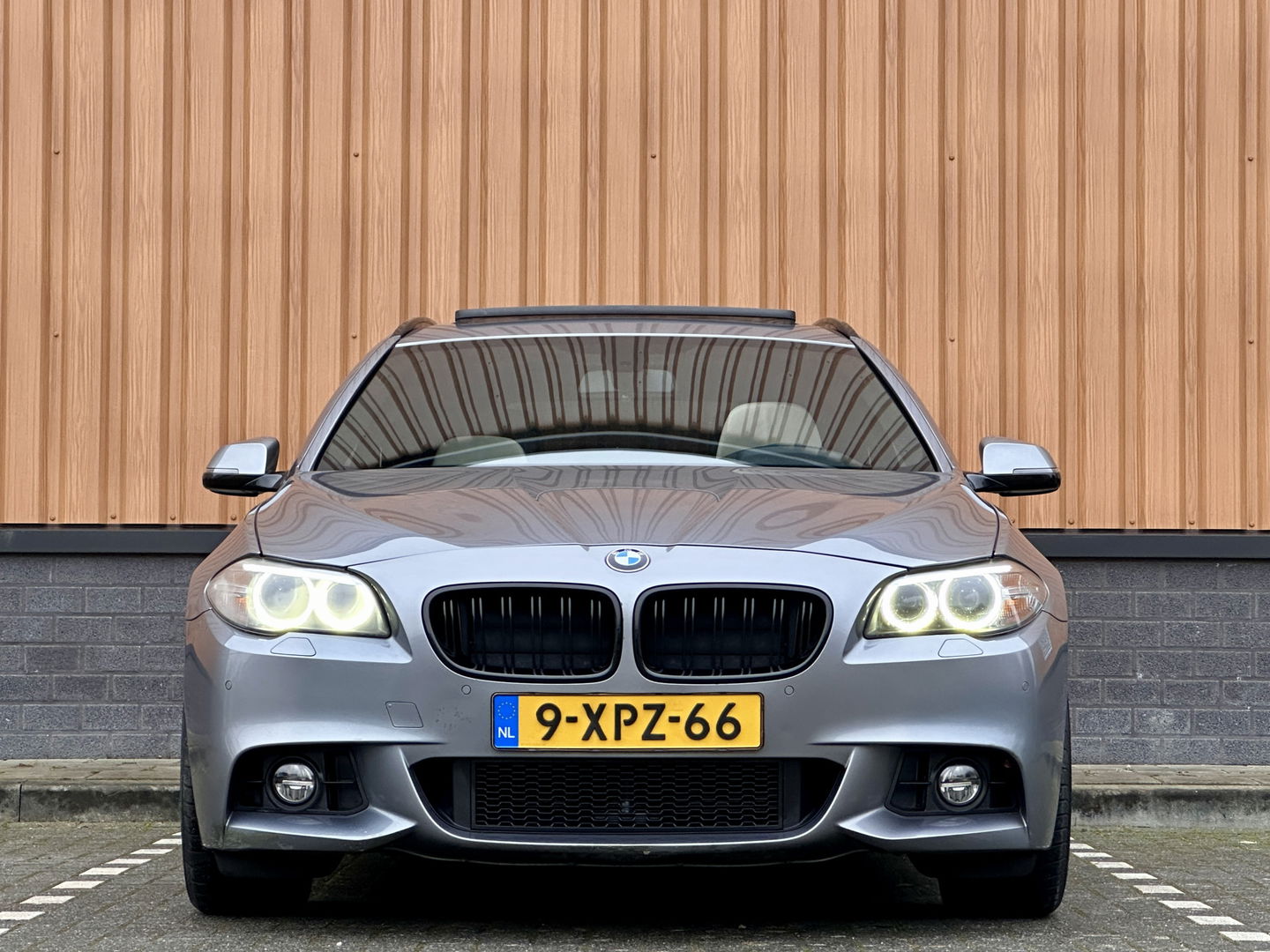 BMW 5 Serie Touring 520i Executive | Panoramadak | Parkeersensoren | Elektrische Stoelen + Geheugenfunctie | Cruise Control | Keyless | Stoelverwarming