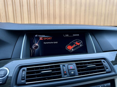 BMW 5 Serie Touring 520i Executive | Panoramadak | Parkeersensoren | Elektrische Stoelen + Geheugenfunctie | Cruise Control | Keyless | Stoelverwarming