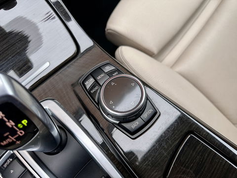 BMW 5 Serie Touring 520i Executive | Panoramadak | Parkeersensoren | Elektrische Stoelen + Geheugenfunctie | Cruise Control | Keyless | Stoelverwarming