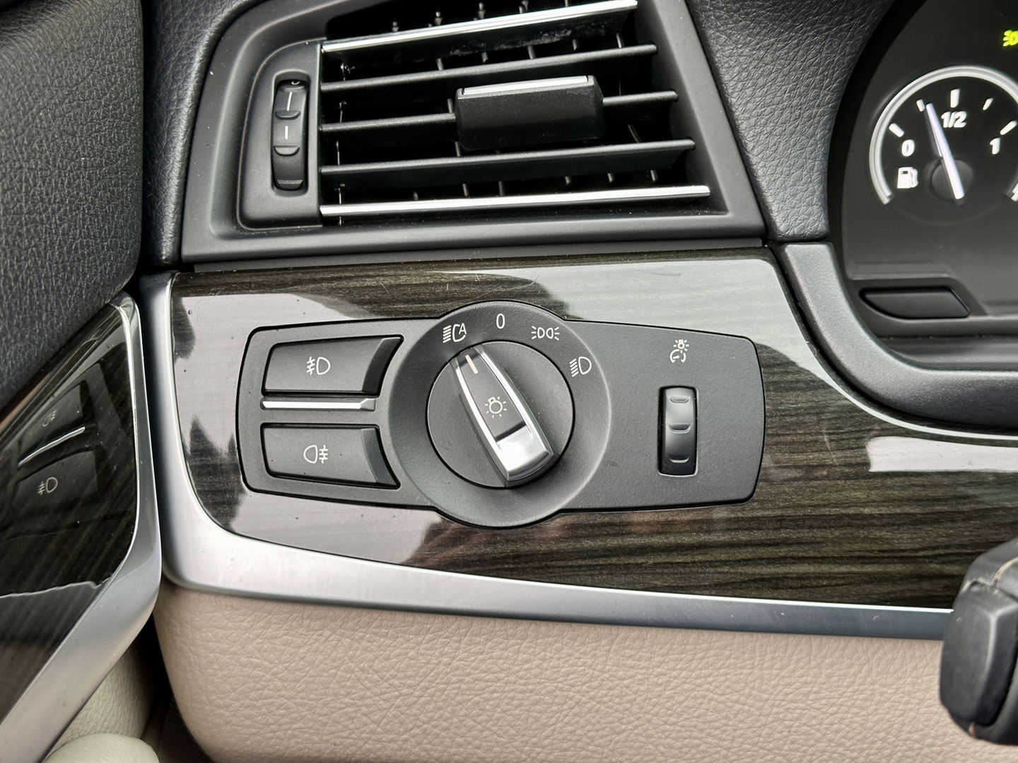 BMW 5 Serie Touring 520i Executive | Panoramadak | Parkeersensoren | Elektrische Stoelen + Geheugenfunctie | Cruise Control | Keyless | Stoelverwarming