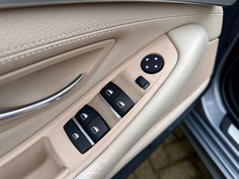 BMW 5 Serie Touring 520i Executive | Panoramadak | Parkeersensoren | Elektrische Stoelen + Geheugenfunctie | Cruise Control | Keyless | Stoelverwarming