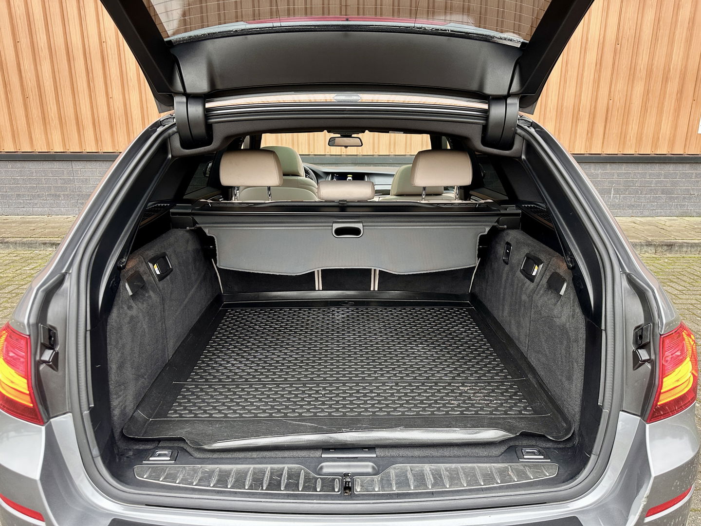 BMW 5 Serie Touring 520i Executive | Panoramadak | Parkeersensoren | Elektrische Stoelen + Geheugenfunctie | Cruise Control | Keyless | Stoelverwarming