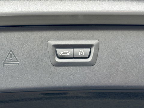 BMW 5 Serie Touring 520i Executive | Panoramadak | Parkeersensoren | Elektrische Stoelen + Geheugenfunctie | Cruise Control | Keyless | Stoelverwarming
